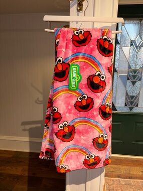Sesame Street Elmo Throw Blanket 50x60 Pink Rainbow Plush Kids